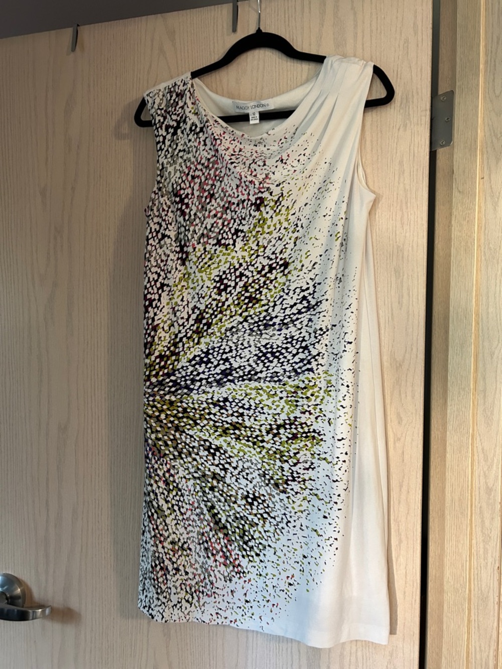 White Printed Sleeveless Shift Dress by Maggy London